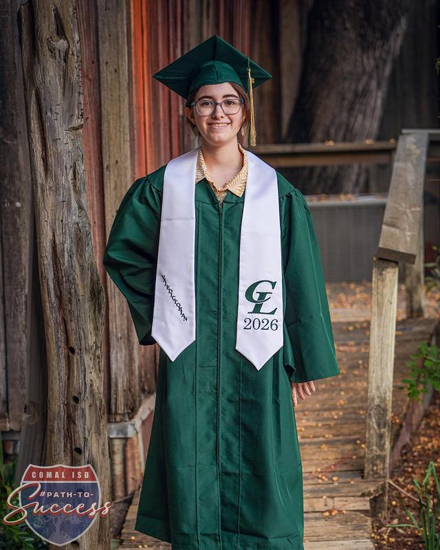 - Canyon Lake High School Valedictorian Kaylee West senior photo.