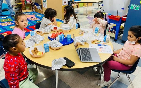 preschool kids having lunch