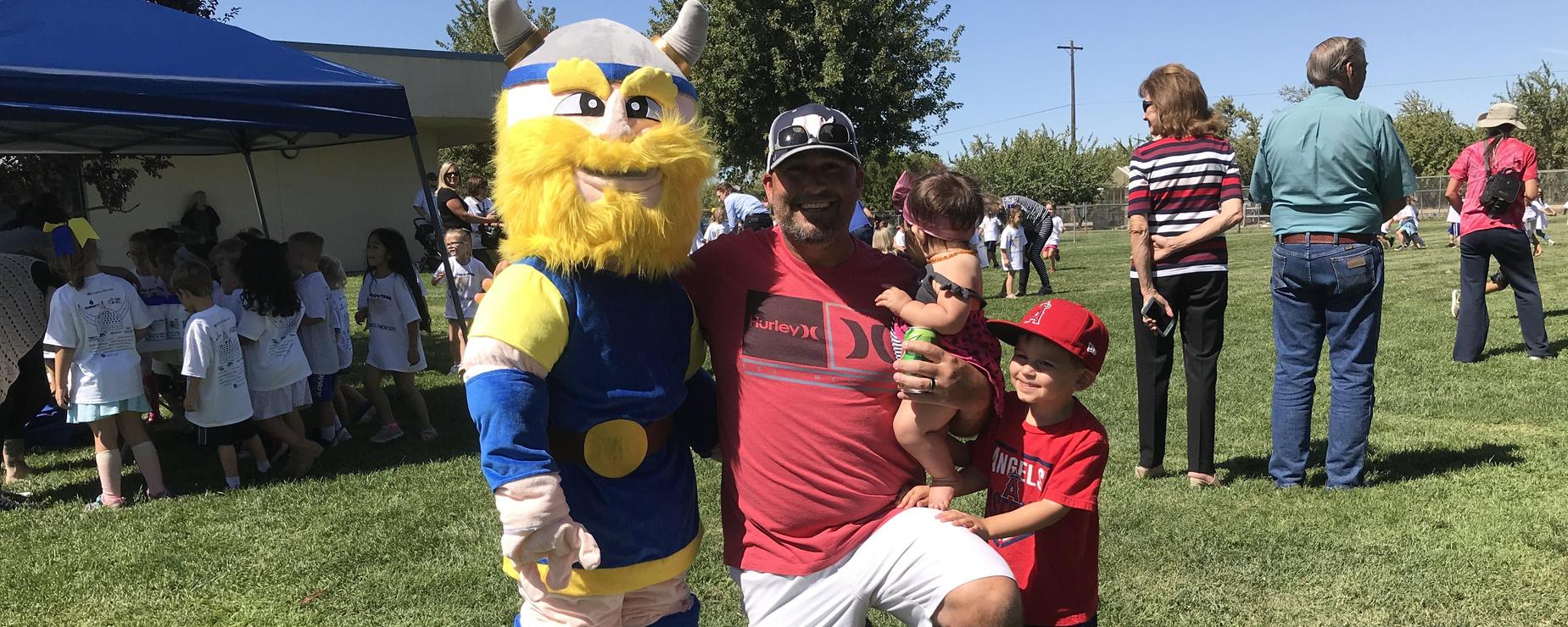 Viktor the Viking and family