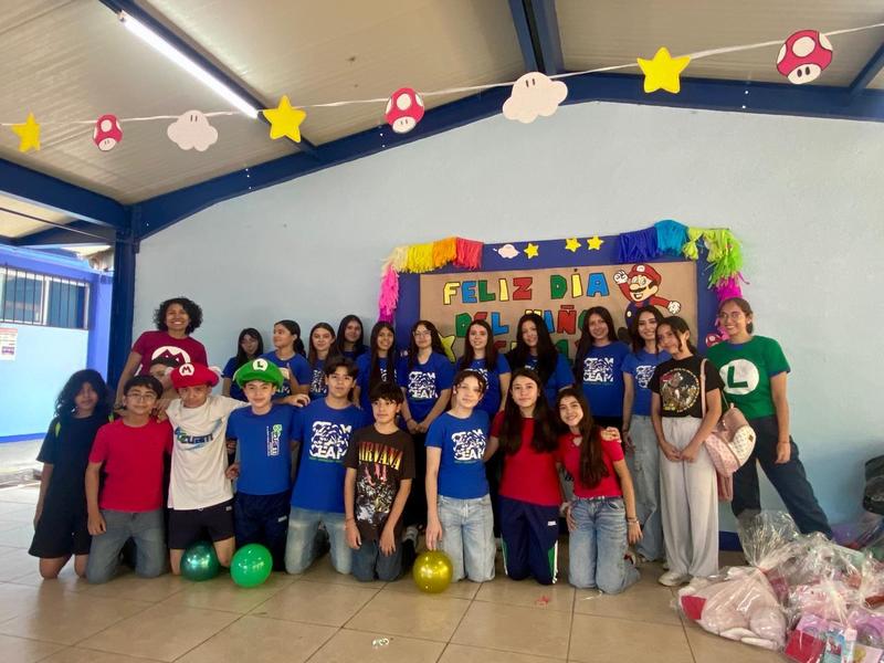 Alumnos de CEAM entregan juguetes y alegría en el CAM 13 Cuernavaca