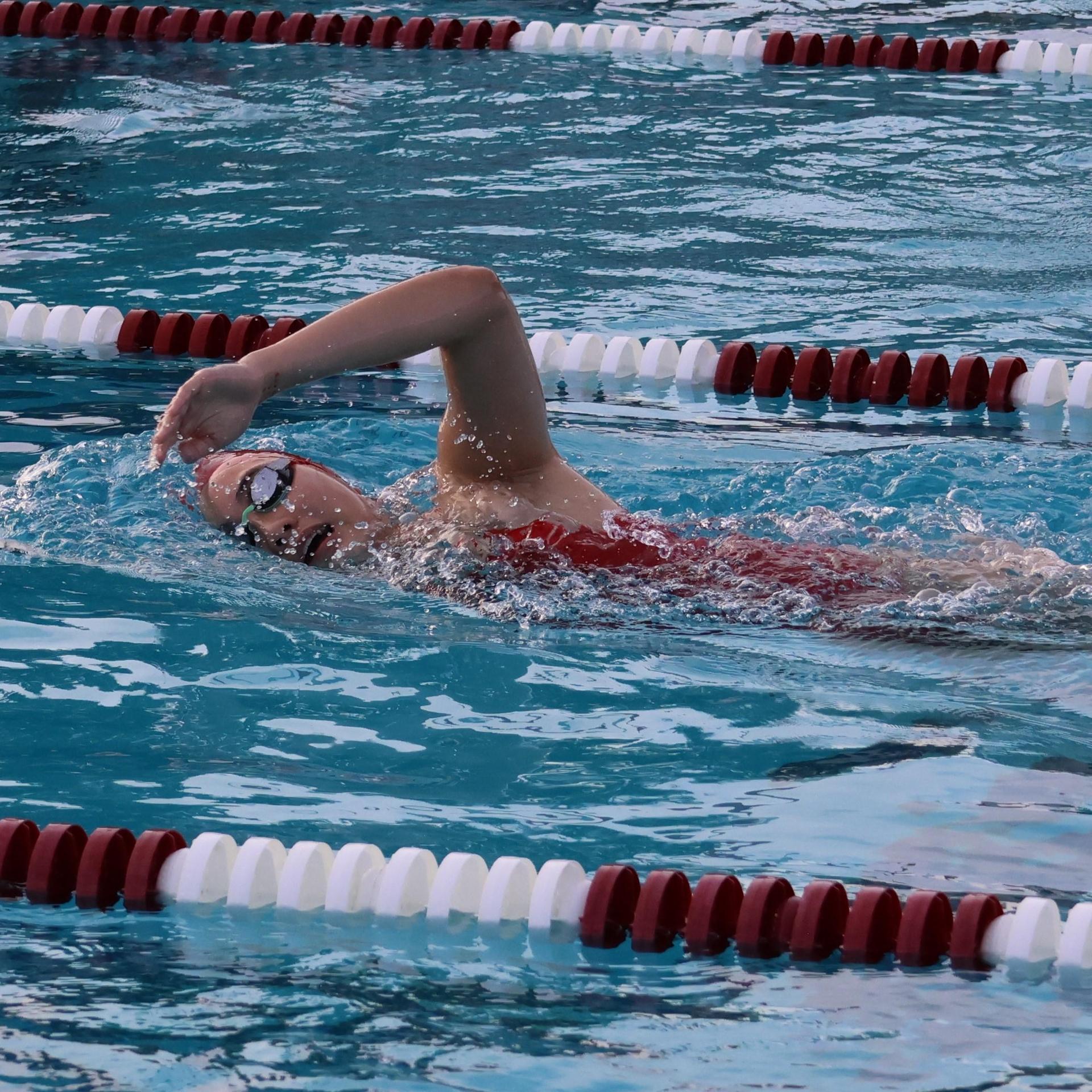 Lihna Song swimming