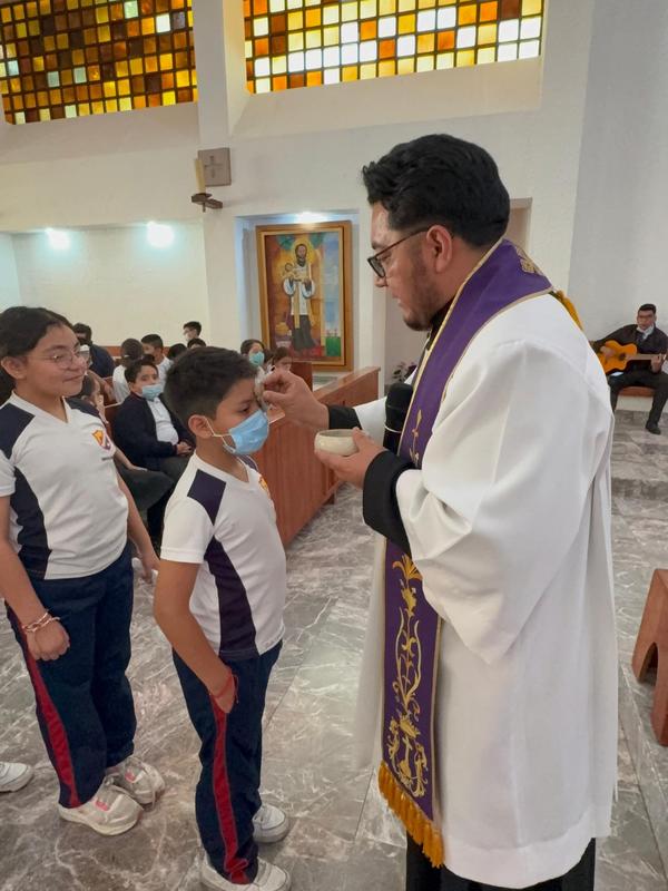 Celebración del Miércoles de Ceniza Featured Photo