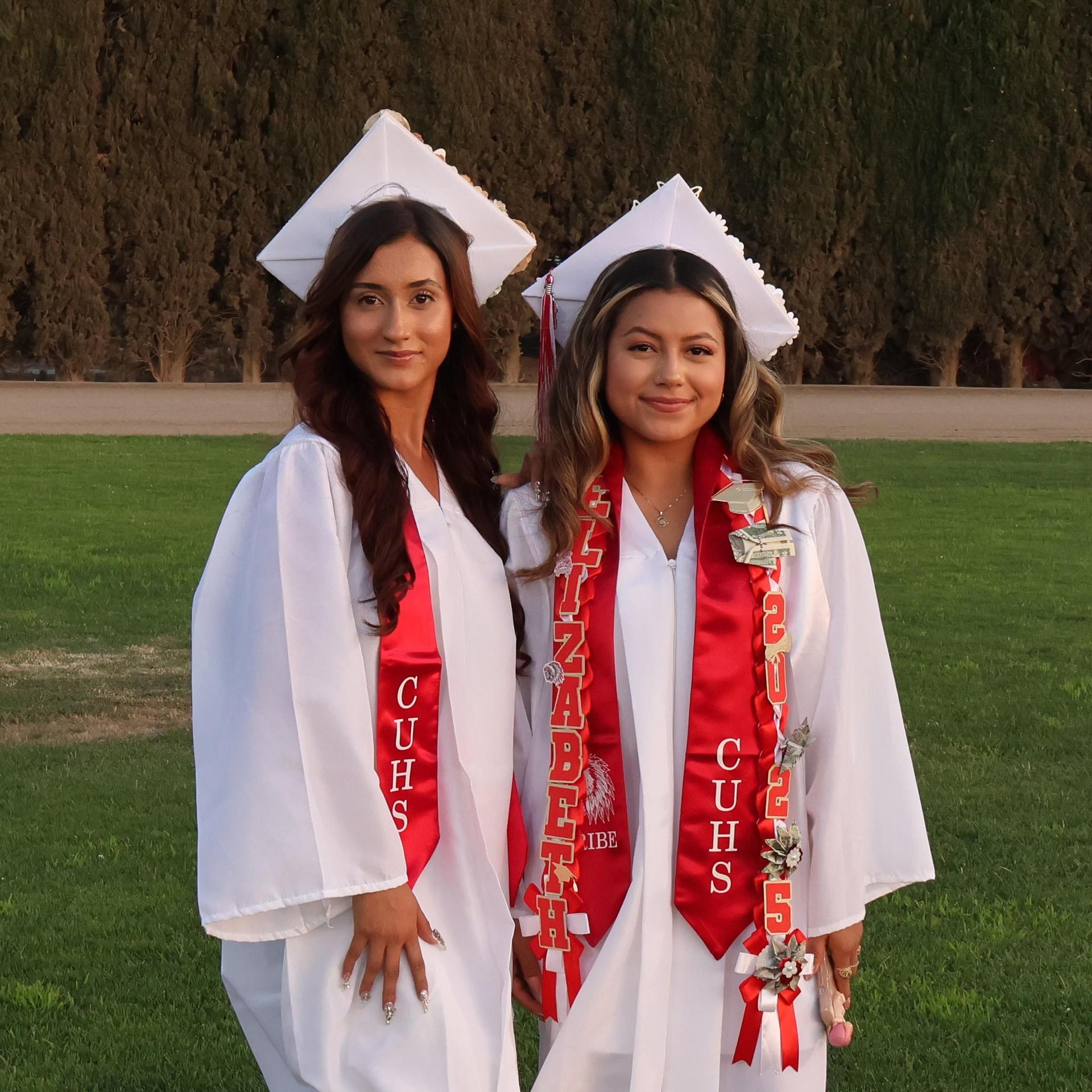 seniors posing together before walking in to graduation