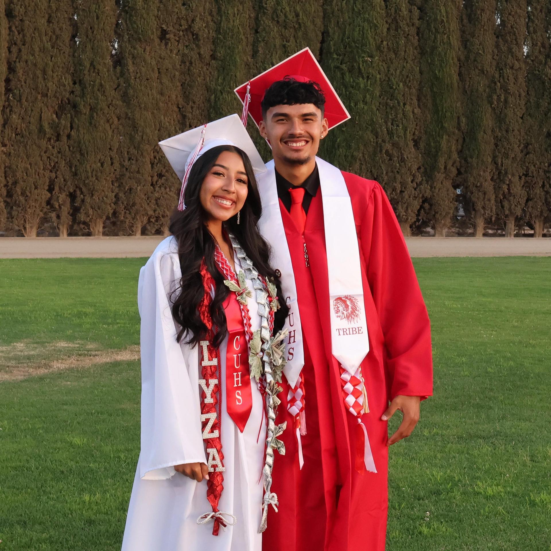 seniors posing together before walking in to graduation