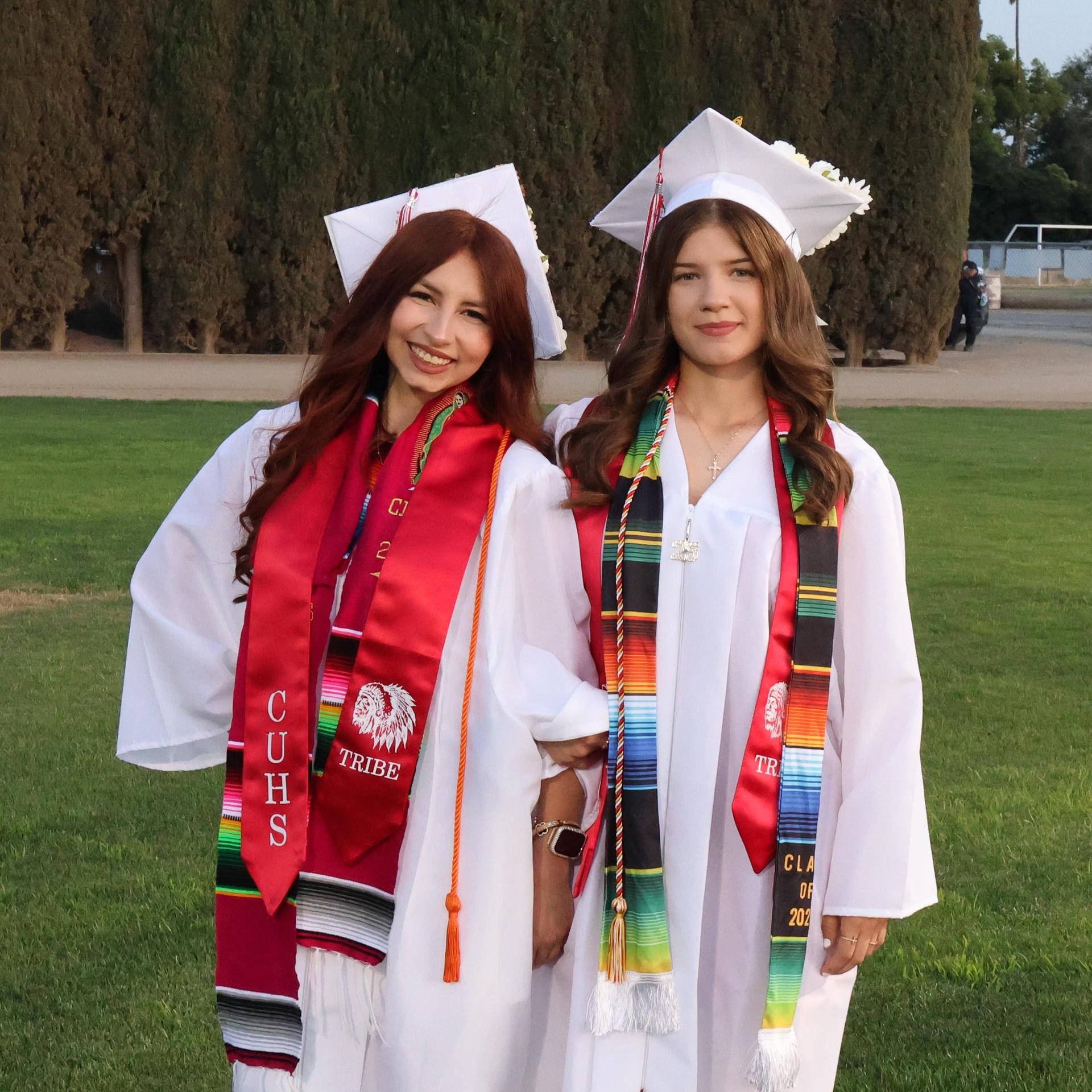 seniors posing together before walking in to graduation