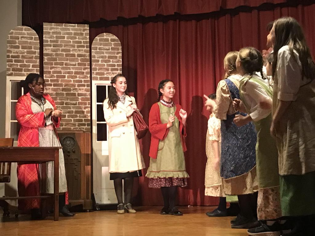 Miss Hannigan, Grace, Annie and Orphans