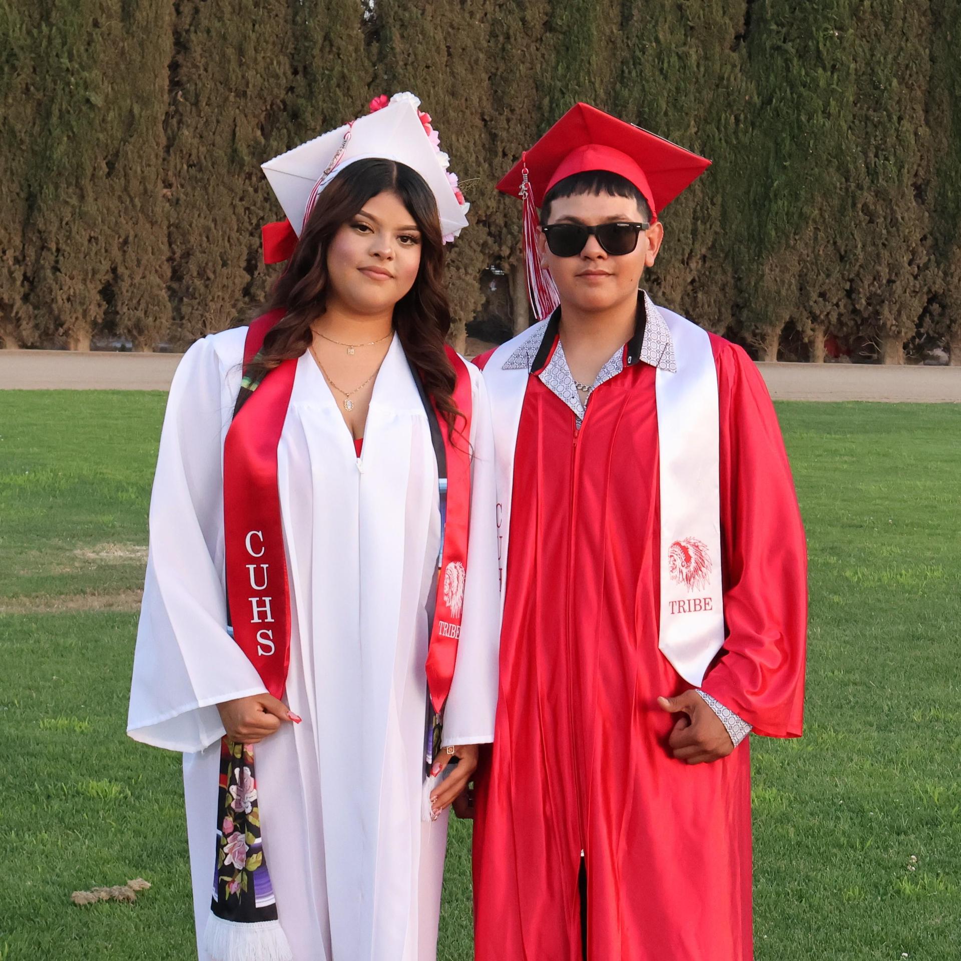 seniors posing together before walking in to graduation