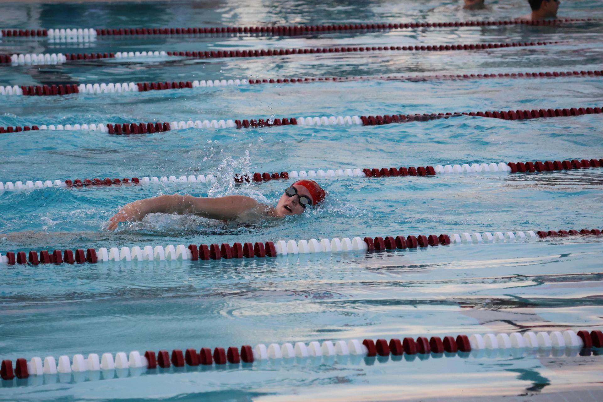 girls swimmers competing in the 400 free relay