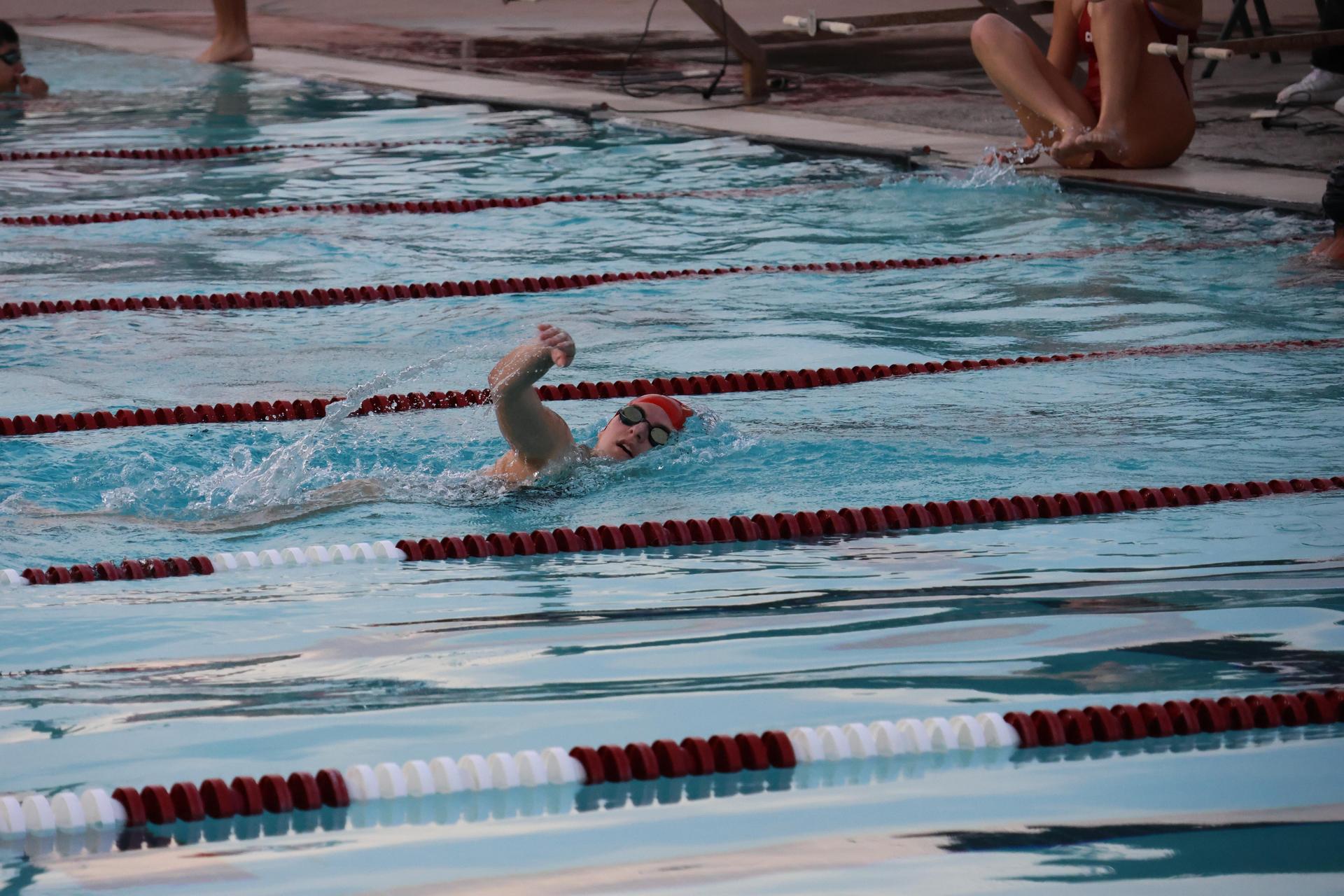 girls swimmers competing in the 400 free relay