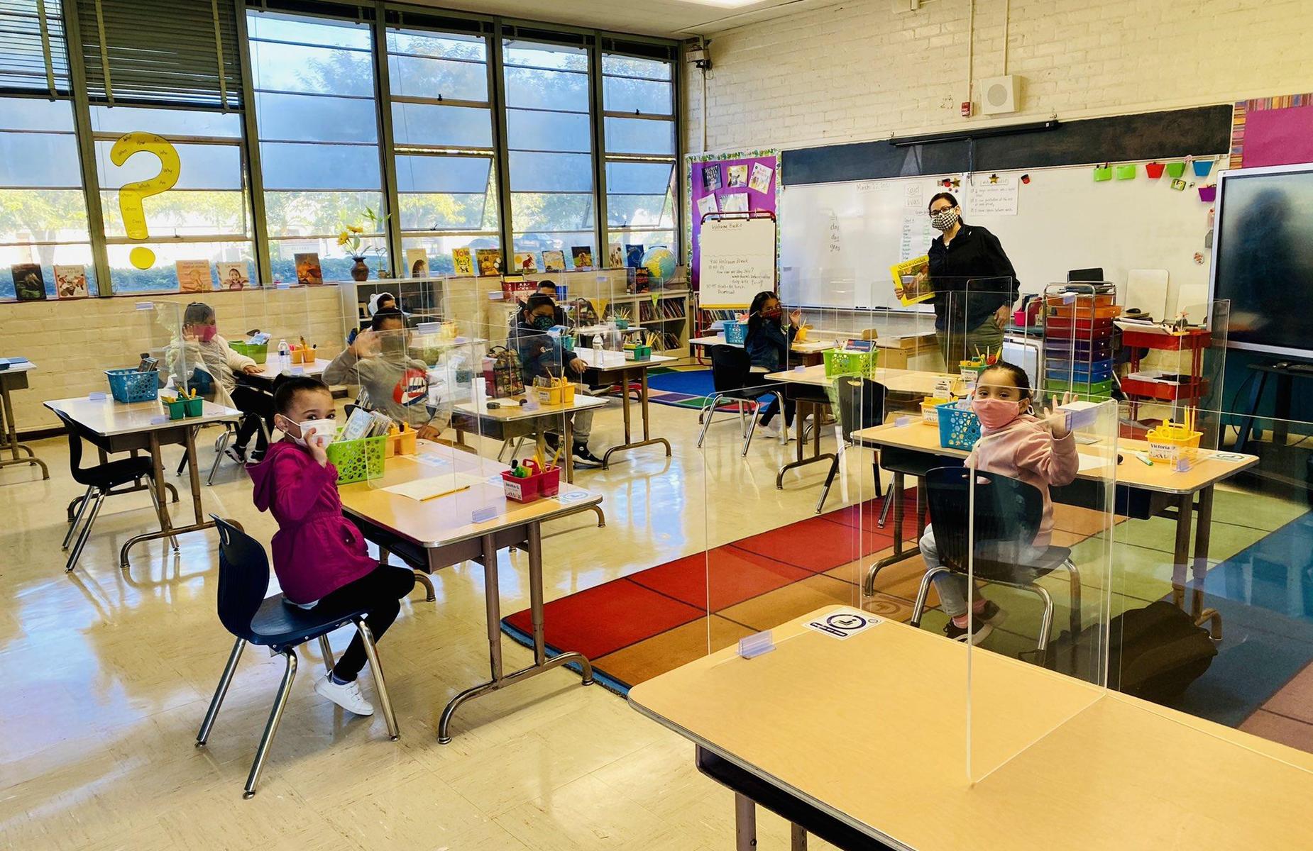 Shout-out to our #teachers for welcoming our students #backtoschool! #proud2bepusd #teachersrock #cityofpomona #cityofdiamondbar