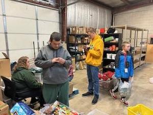 Students lend a hand at We Care of Grundy County