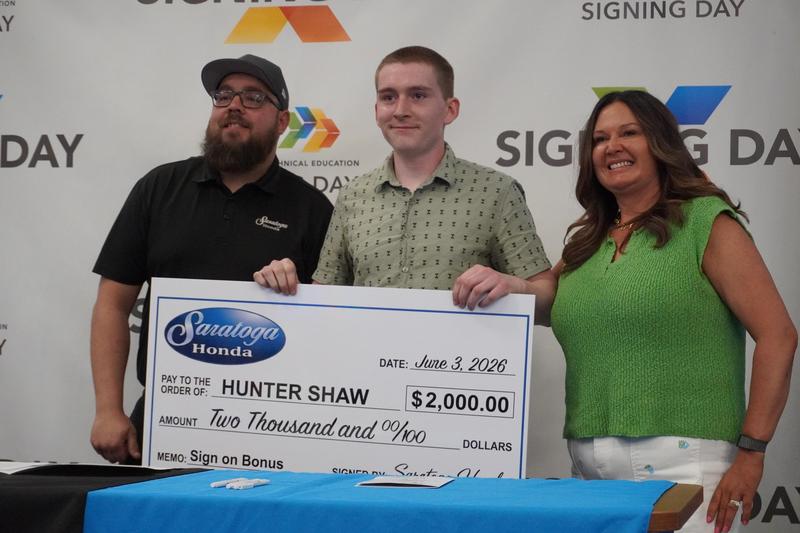 Saratoga Honda representatives present signing bonus to student