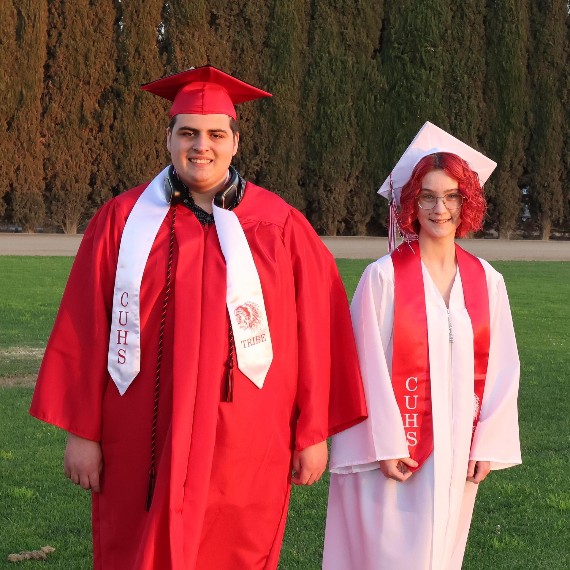 seniors posing together before walking in to graduation