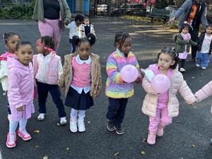 Students walking and holding balloons