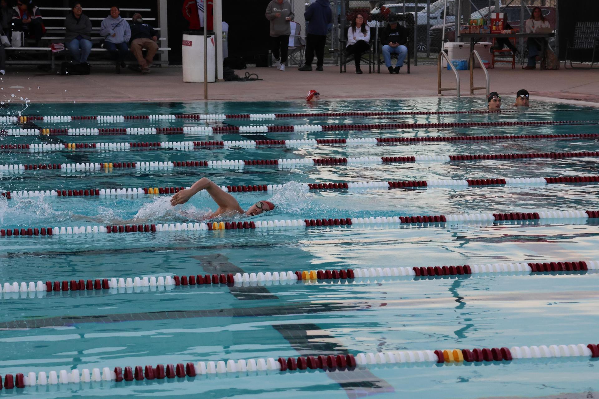 girls swimmers competing in the 400 free relay
