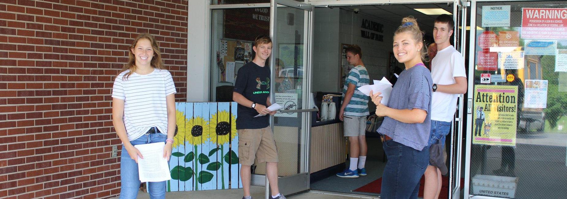 MCHS Upperclassmen Welcome 6th Graders
