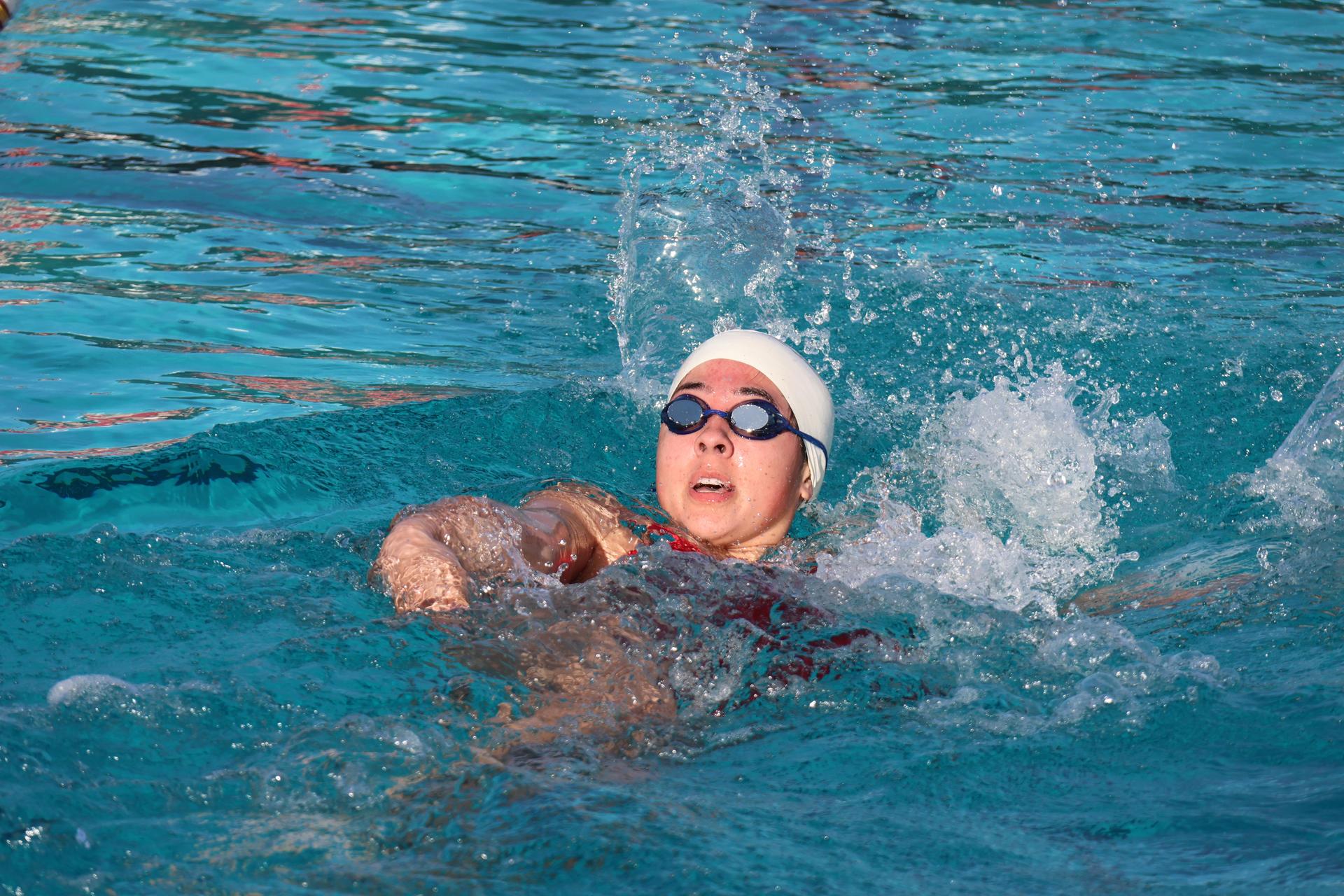 Natalia Orozco swimming