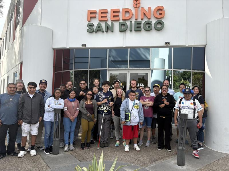 START STUDENTS VOLUNTEER AT FEEDING SAN DIEGO