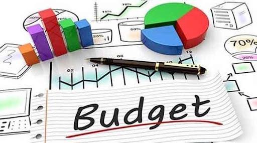 Budget graphic with pen