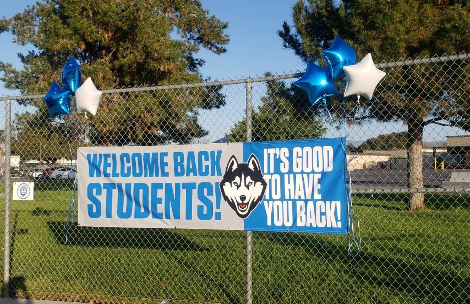Welcome back to school @LopezPUSD students! #proud2bepusd Schedules available at https://proudtobe.pusd.org/apps/pages/covid19studentupdates