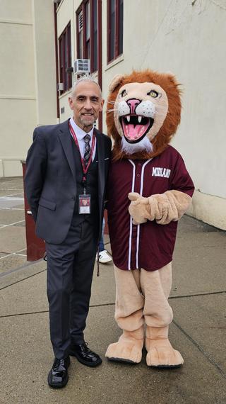 Giovanni and Lion
