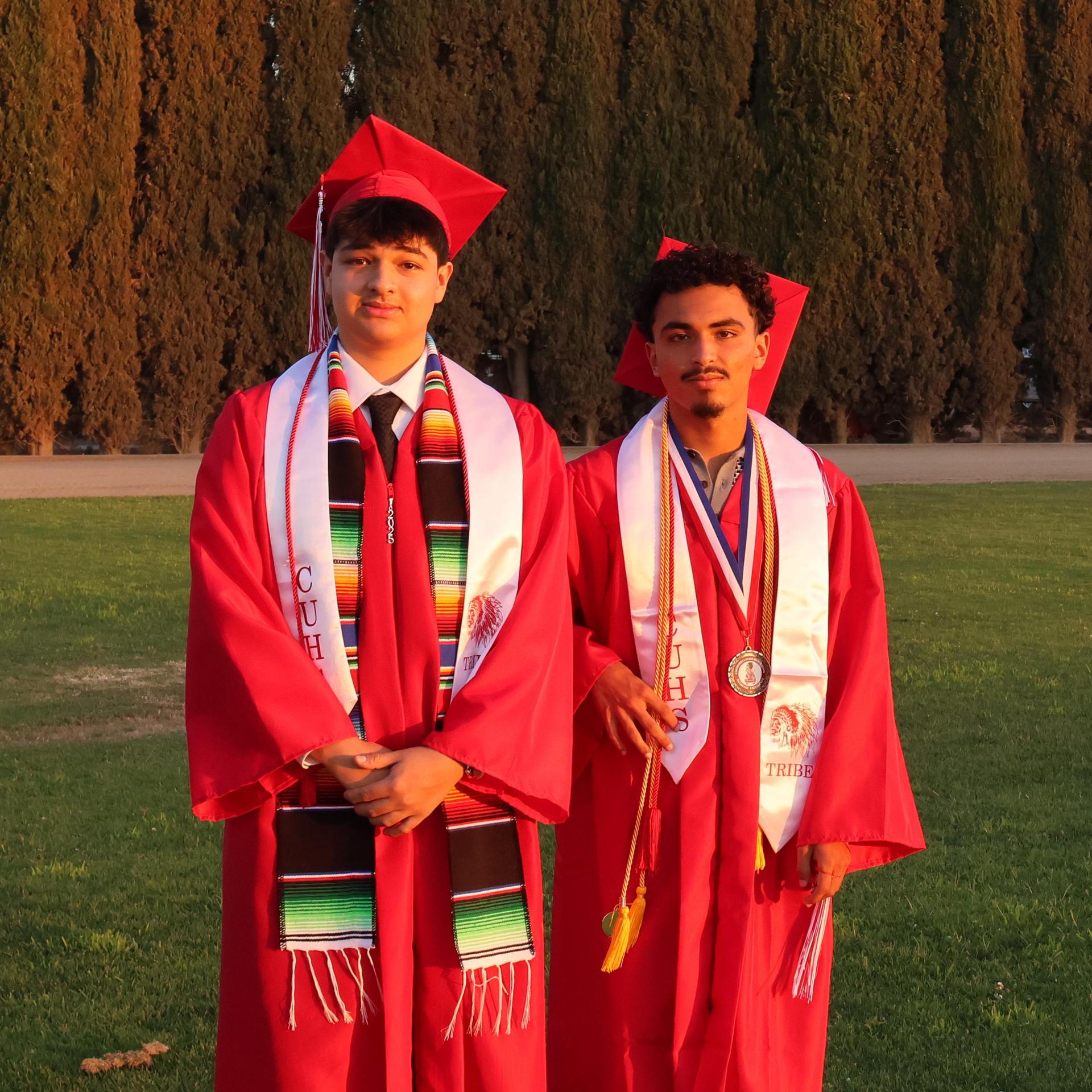 seniors posing together before walking in to graduation