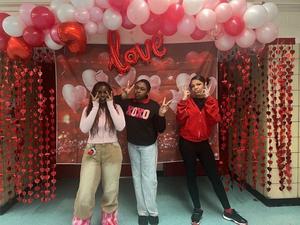 7th grade girls taking photo together